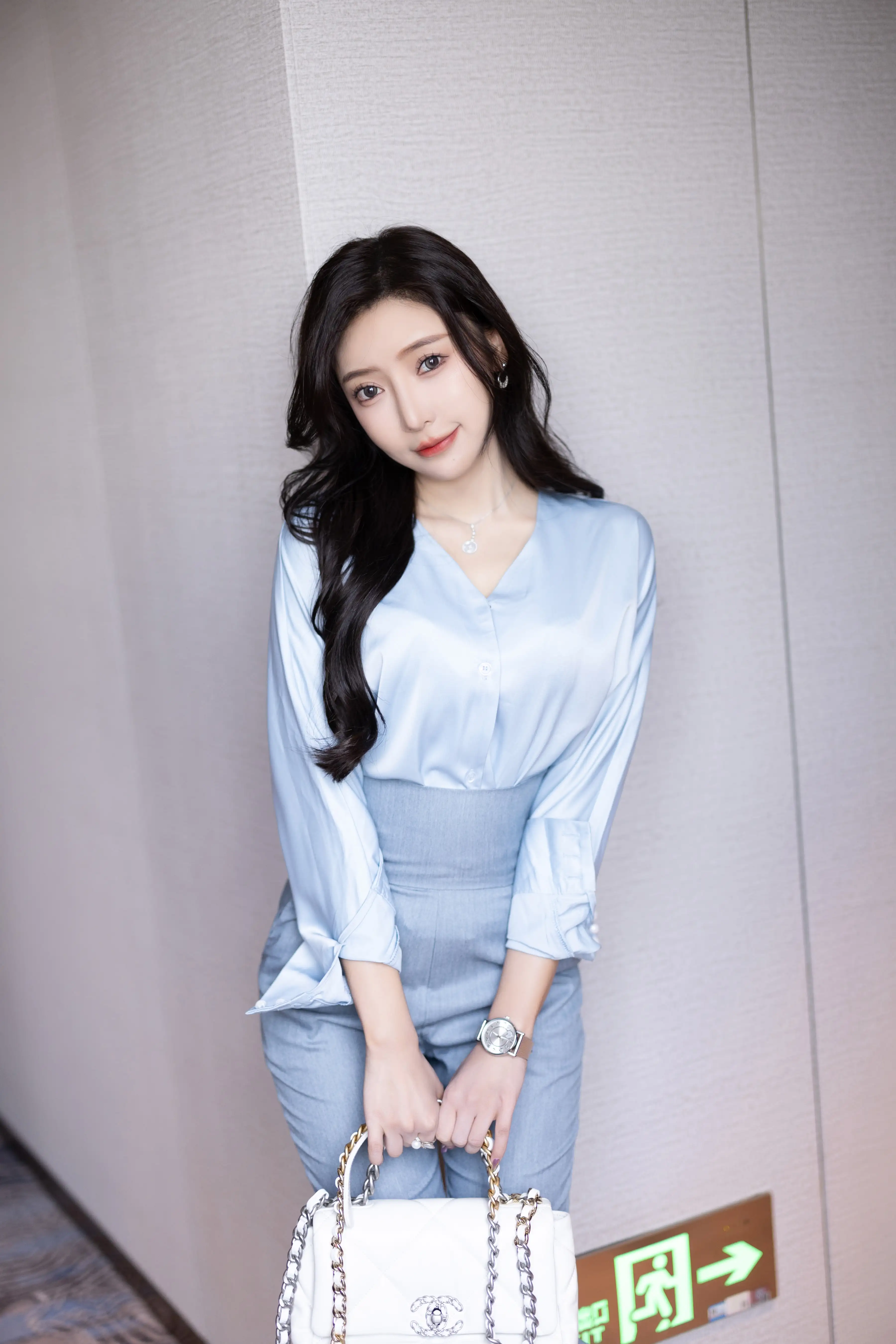 王馨瑶_NO.028_内购无水印_NO.7123_灰蓝色西裤配丝绸上衣_ - M940.COM 内部私购-第3张